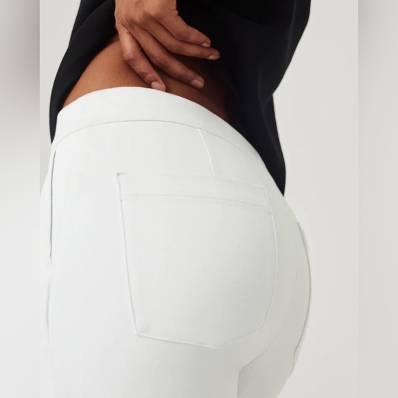 NWT Spanx On-the-Go Kick Flare Pant - Classic White pull on flare leg - Picture 3 of 15